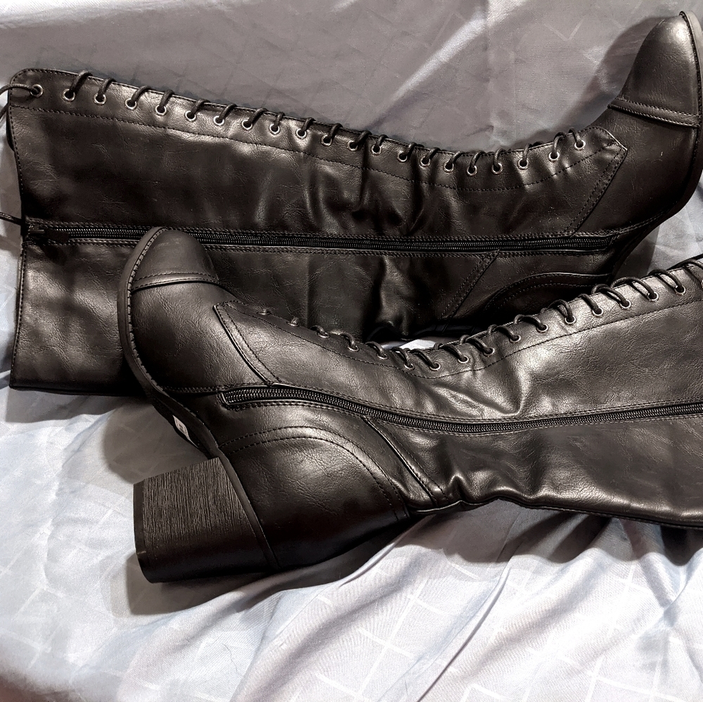 !! BLACK WIDE CALF TORRID BOOTS!!